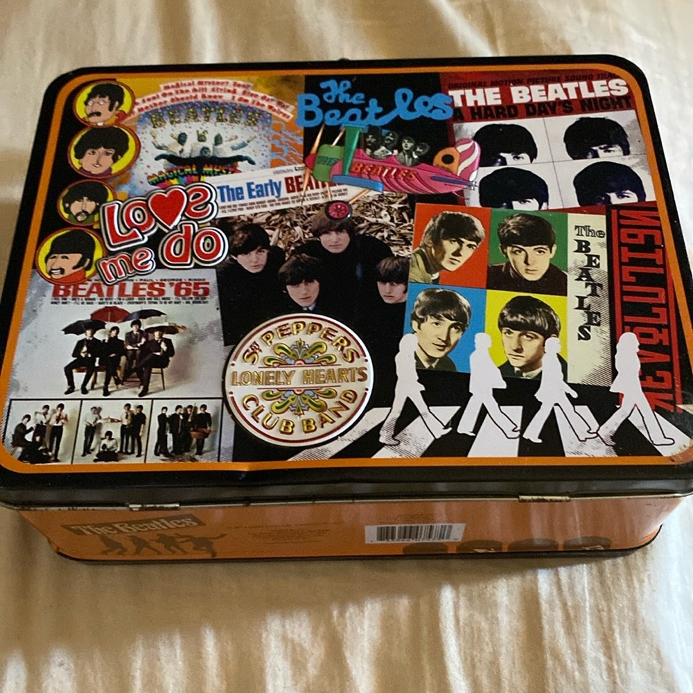 The Beatles Tin Lunchbox 2012 Apple
Corps Vandor LLC Item #64770
Collectible